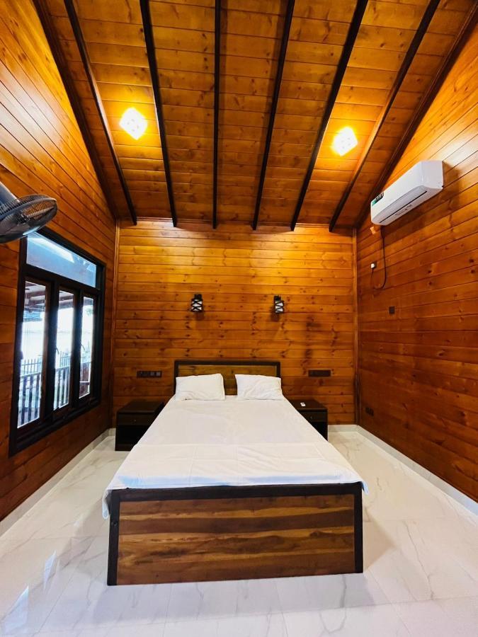 Janas Blue Water Corner Hotel Тринкомале Екстериор снимка