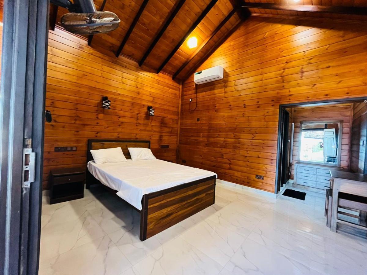 Janas Blue Water Corner Hotel Тринкомале Екстериор снимка