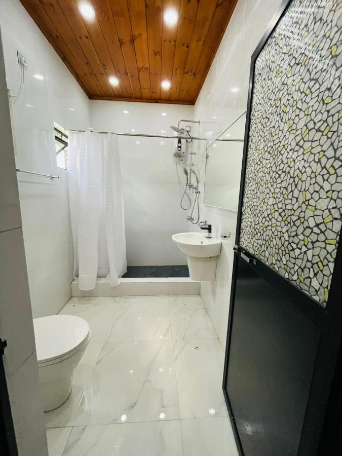 Janas Blue Water Corner Hotel Тринкомале Екстериор снимка