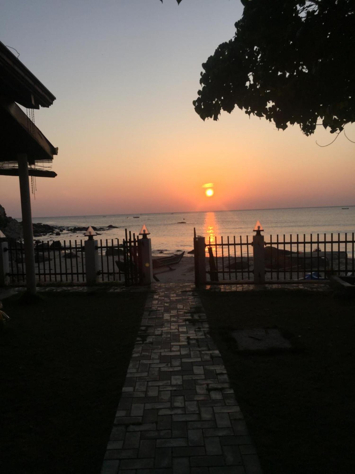 Janas Blue Water Corner Hotel Тринкомале Екстериор снимка